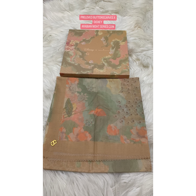 PRELOVED BUTTONSCARVES X DISNEY ARABIAN NIGHT || COIN