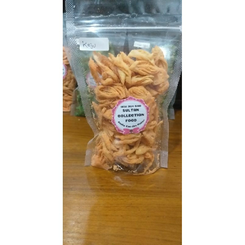 

Kripik Pangsit oleh oleh Semarang