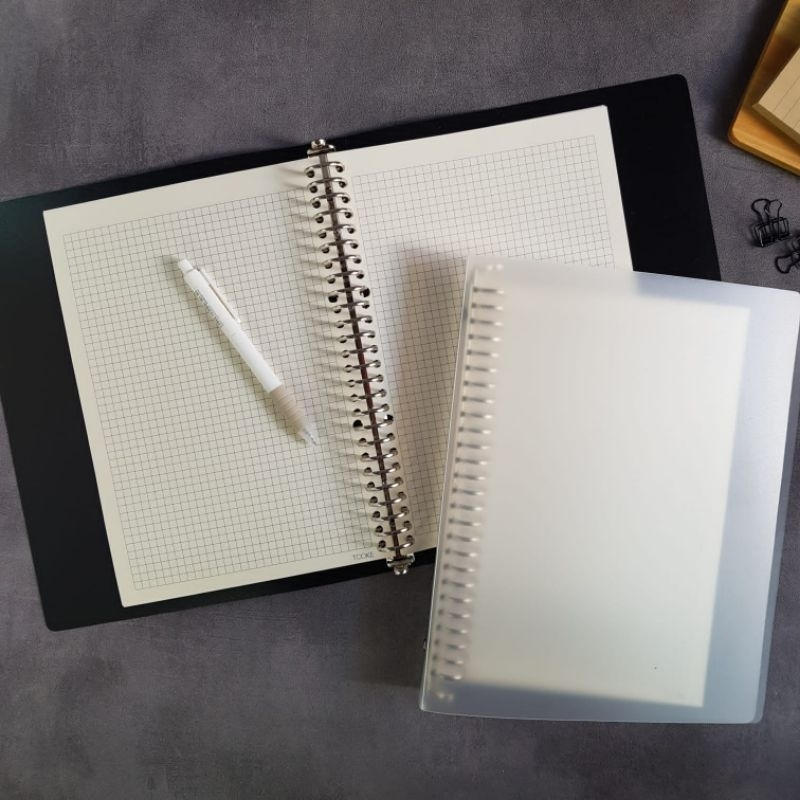 

BINDER A5 , B5 / BUKU BINDER + ISI 25 LEMBAR / BUKU BINDER TRANPSARAN / BUKU BINDER HITAM POLOS / BAHAN ISI KERTAS BOOK PAPER / KREM 90 GSM