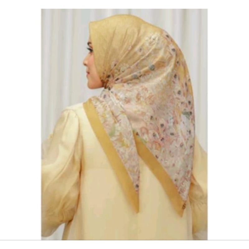 Buttonscarves Ederra Curry