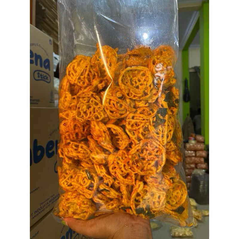 

KERUPUK MIE / KERUPUK MIE PEDAS DAUN JERUK ISI 1kg Snacks