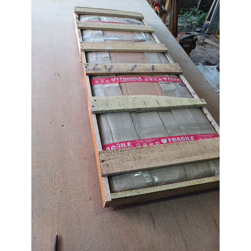 

PACKING TAMBAHAN / EXTRA PACKING BUBBLEWRAP dan KAYU