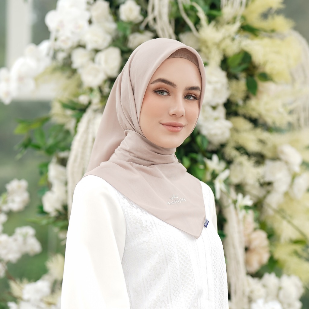 MANDJHA Essential Cream 15 Scarf By IVAN GUNAWAN - Jilbab Hijab Segi Empat Polos ORIGINAL MANDJHA