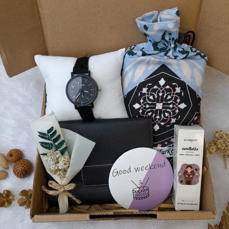 

Gift Box Jam Tangan dan Sejadah Treveling - Hampers Sejadah dan dompet - Kado Untuk Cewek - Paket Hampers Lengkap - Hampers Aesthetic Kekinian - Kado Untuk Pacar - Kado Untuk Cewek - Ulang Tahun - Anniversary - Wedding - Graduation