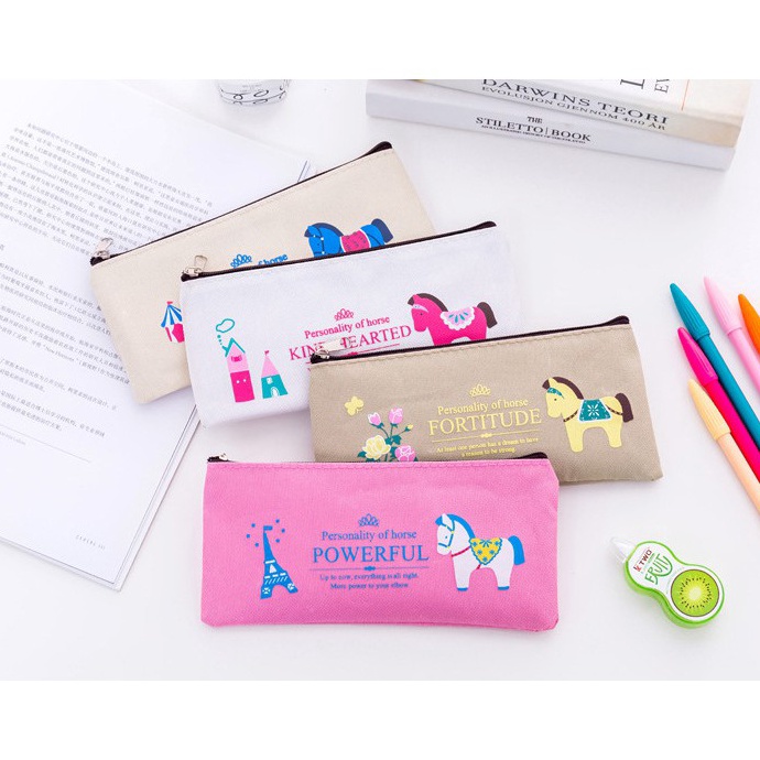 

Ennwen TP39 Tempat Pensil Royal Horse Tempat Kosmetik