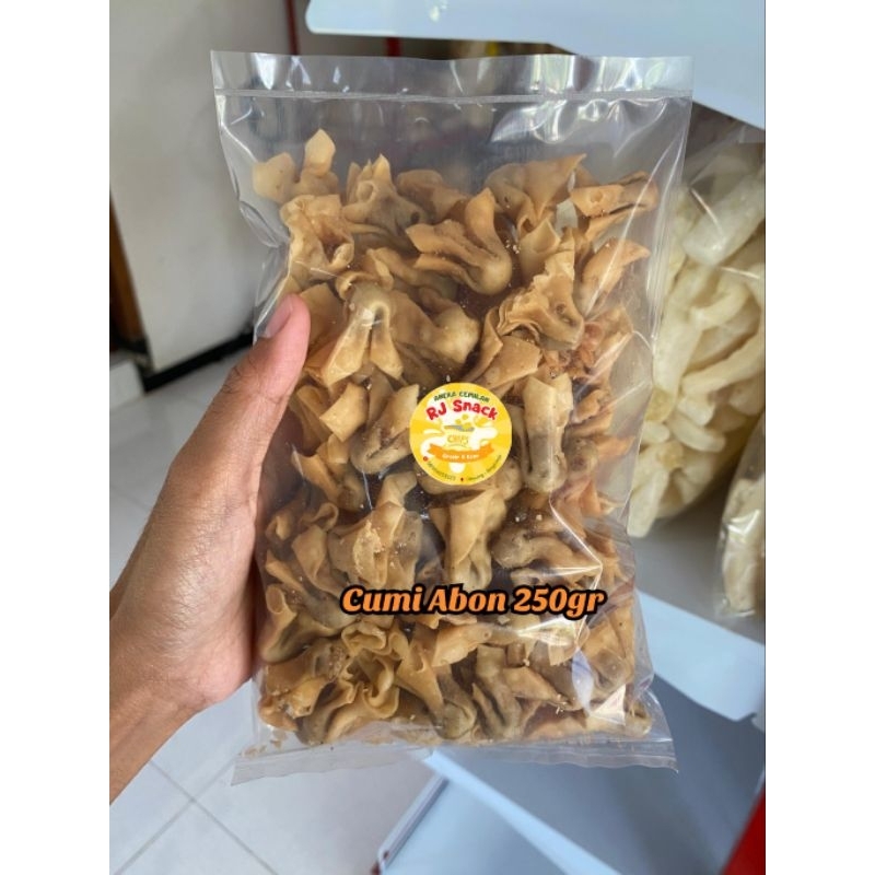 

Snack Cumi Abon / pangsit abon 250gr camilan cemilan kiloan termurah rj snack kediri