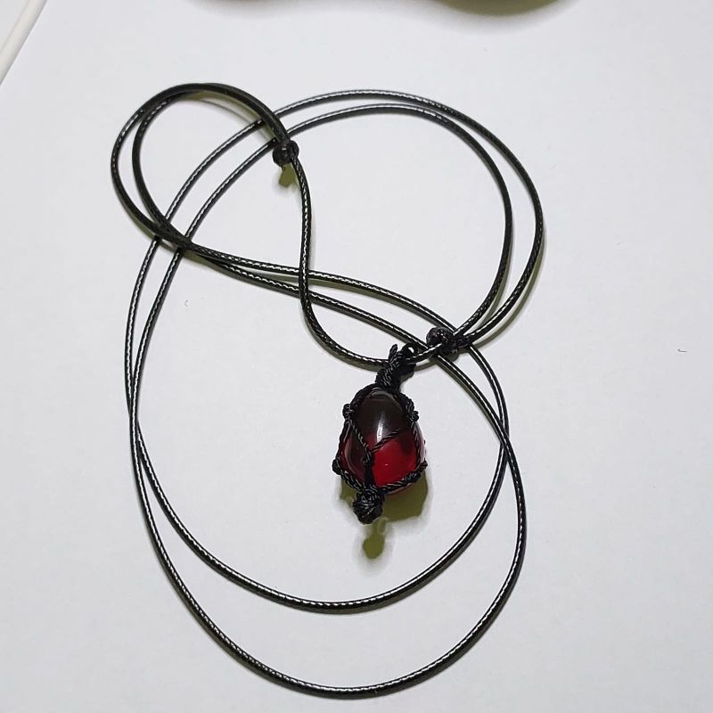 Kalung liontin batu merah siam telur