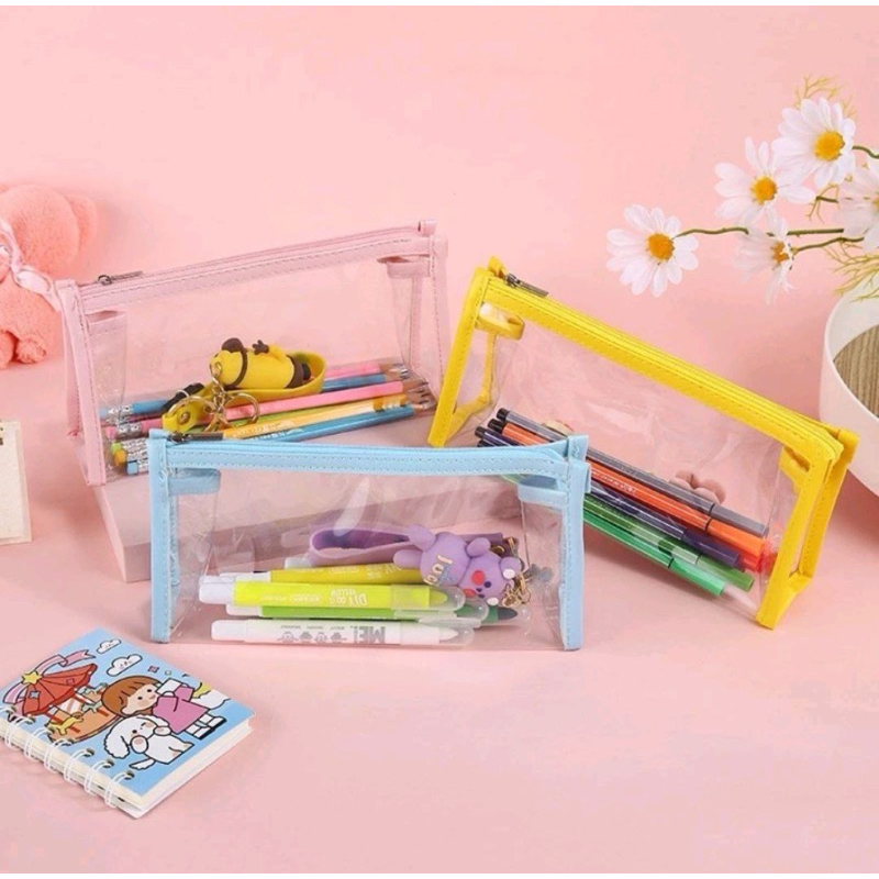 

[Ready] DStore Kotak Pensil Transparan Multifungsi Minimalis Tempat Pensil Bening Kapasitas Besar Tas Penyimpanan Transparan Warna tas Makeup Mini Pouch Pencil Case Stationery Serbaguna Aesthetic