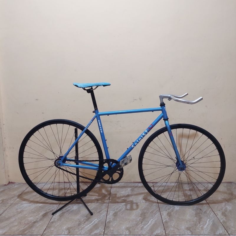 Sepeda fixie united soloist 01