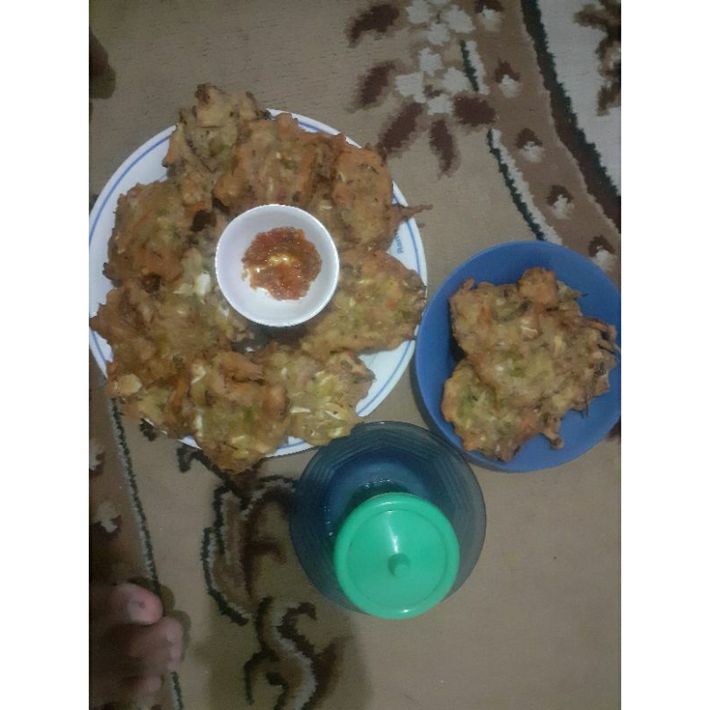 

Bakwan Hangat Pakai Sambal