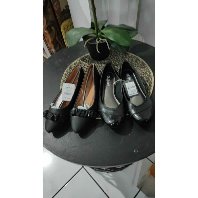 Flatshoes Hitam Wanita ST.YVES