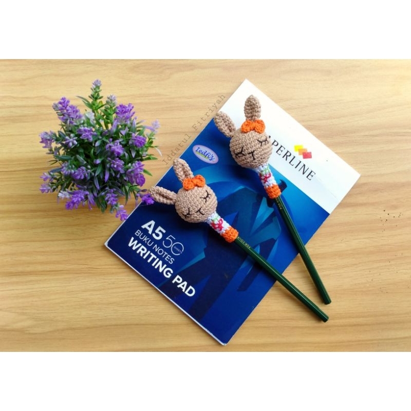 

Pensil Topper Kelinci Pita
