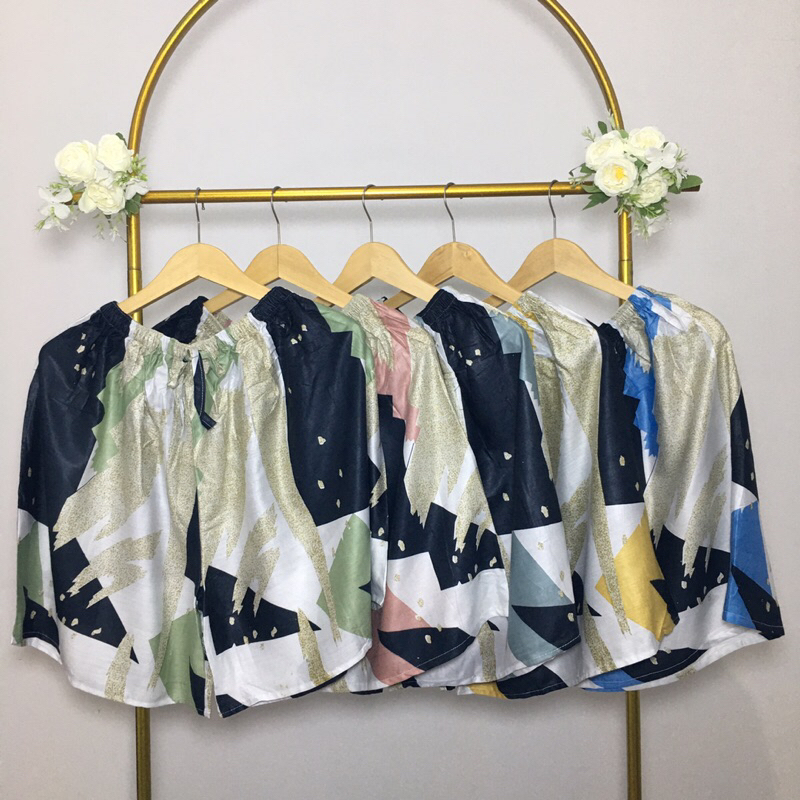 Hot Pants Wanita Jumbo / Celana Pendek Selutut Wanita Motif Abstrak Celana Pendek Pria