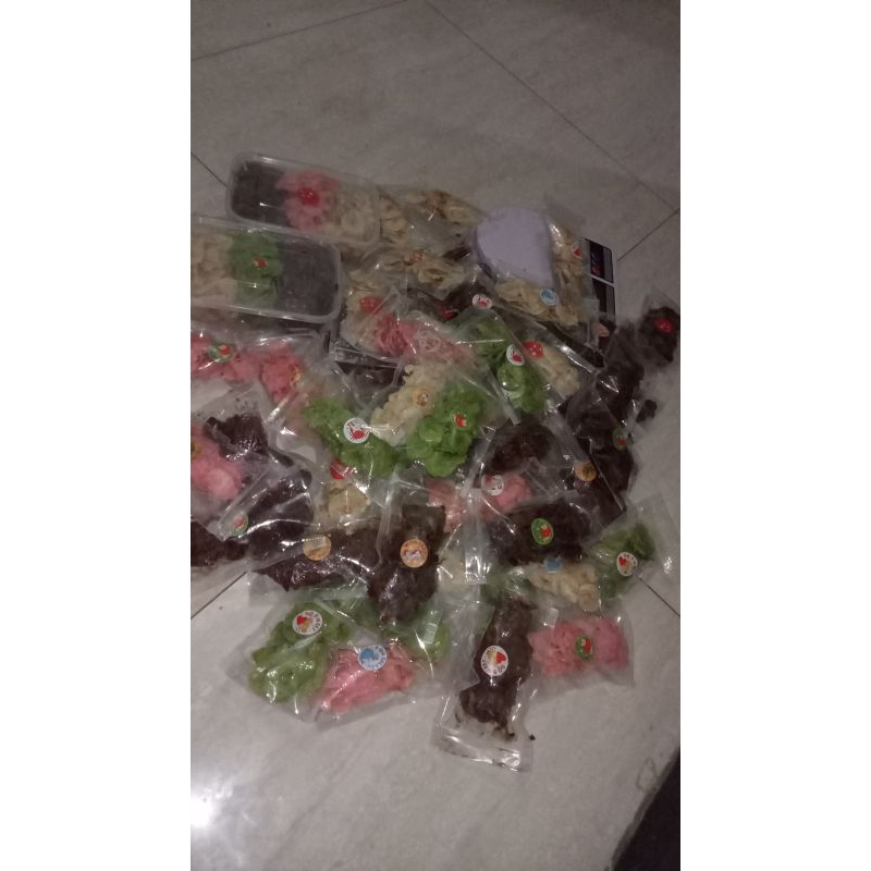

kripik pisang lumer paket COMBO dapat 50pcs