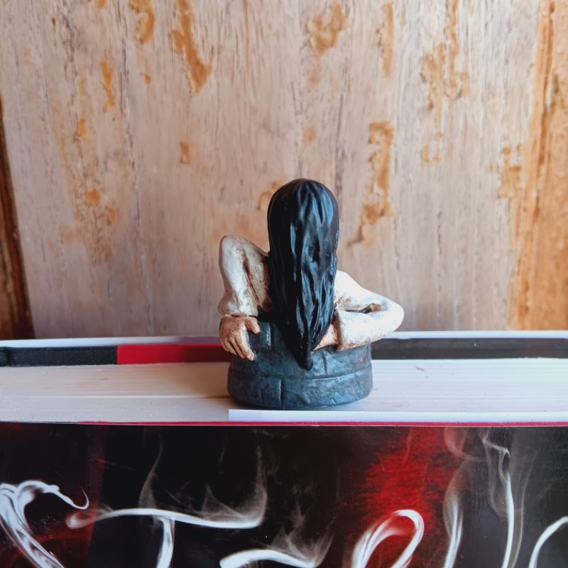 

pembatas buku figurine resin / resin figurine bookmark SADAKO THE RING