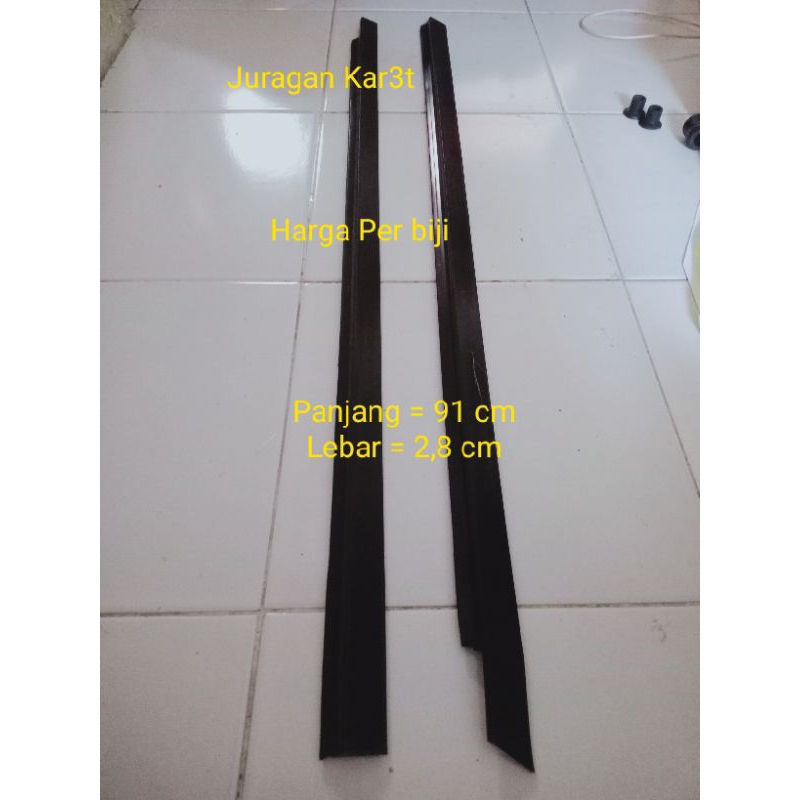 Karet Pelipit Kaca Luar Timor kw1