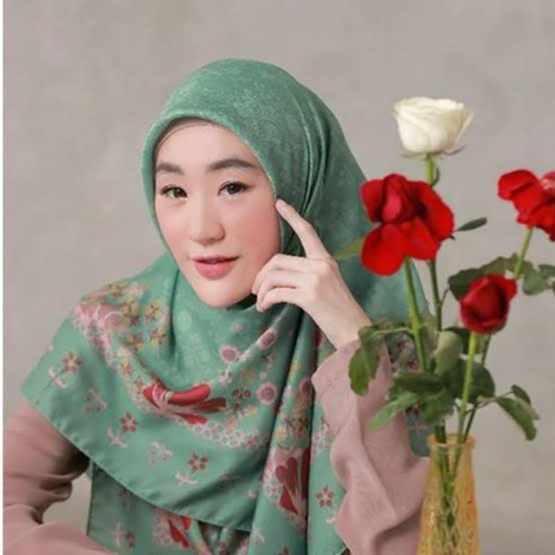NEW ARRIVAL BERLY SCARF ZOYA x Larissa chou