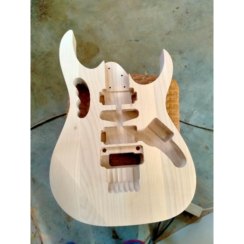 Body Gitar Custom 555 Model