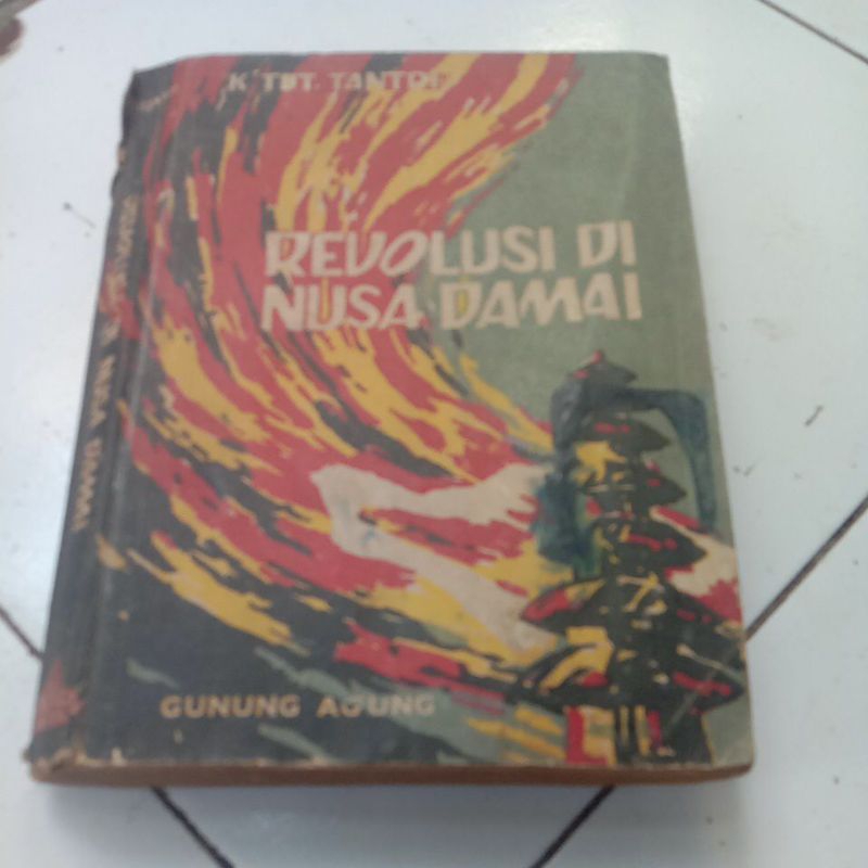 buku, REVOLUSI DI NUSA DAMAI Ketut tantri