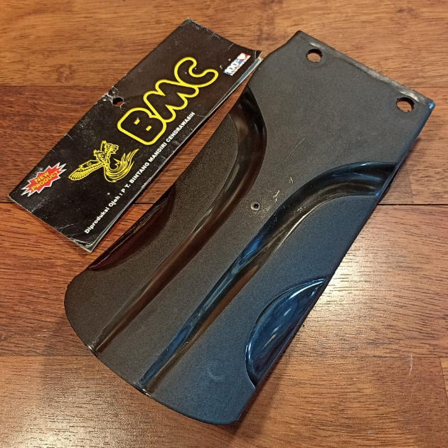 TAHANAN LUMPUR BELAKANG MUDGUARD KLX150/DTRACKER - BMC