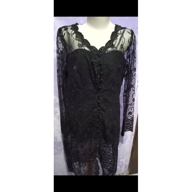 kebaya hitam polos