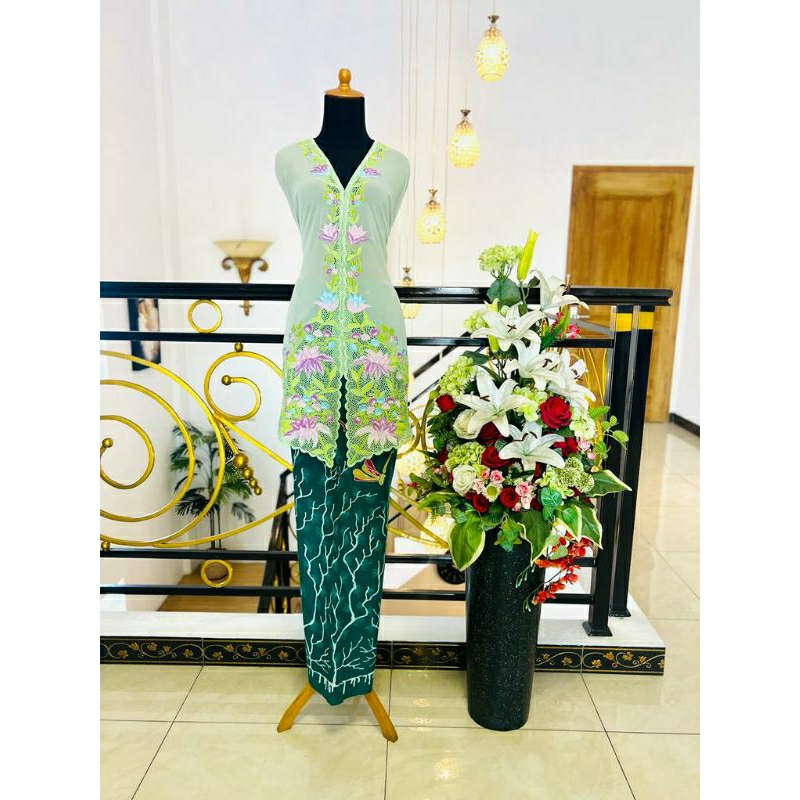 Kain kebaya bordir warna hijau mint dan kain batik warna hijau