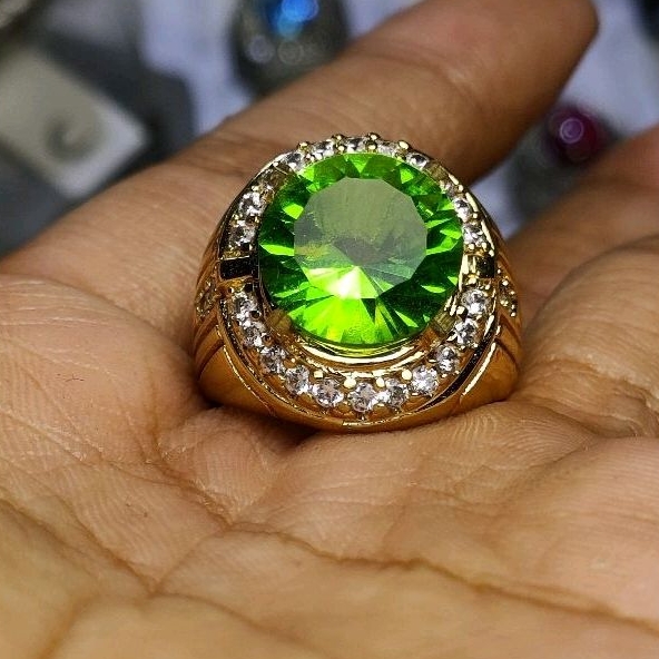batu permata moldavite