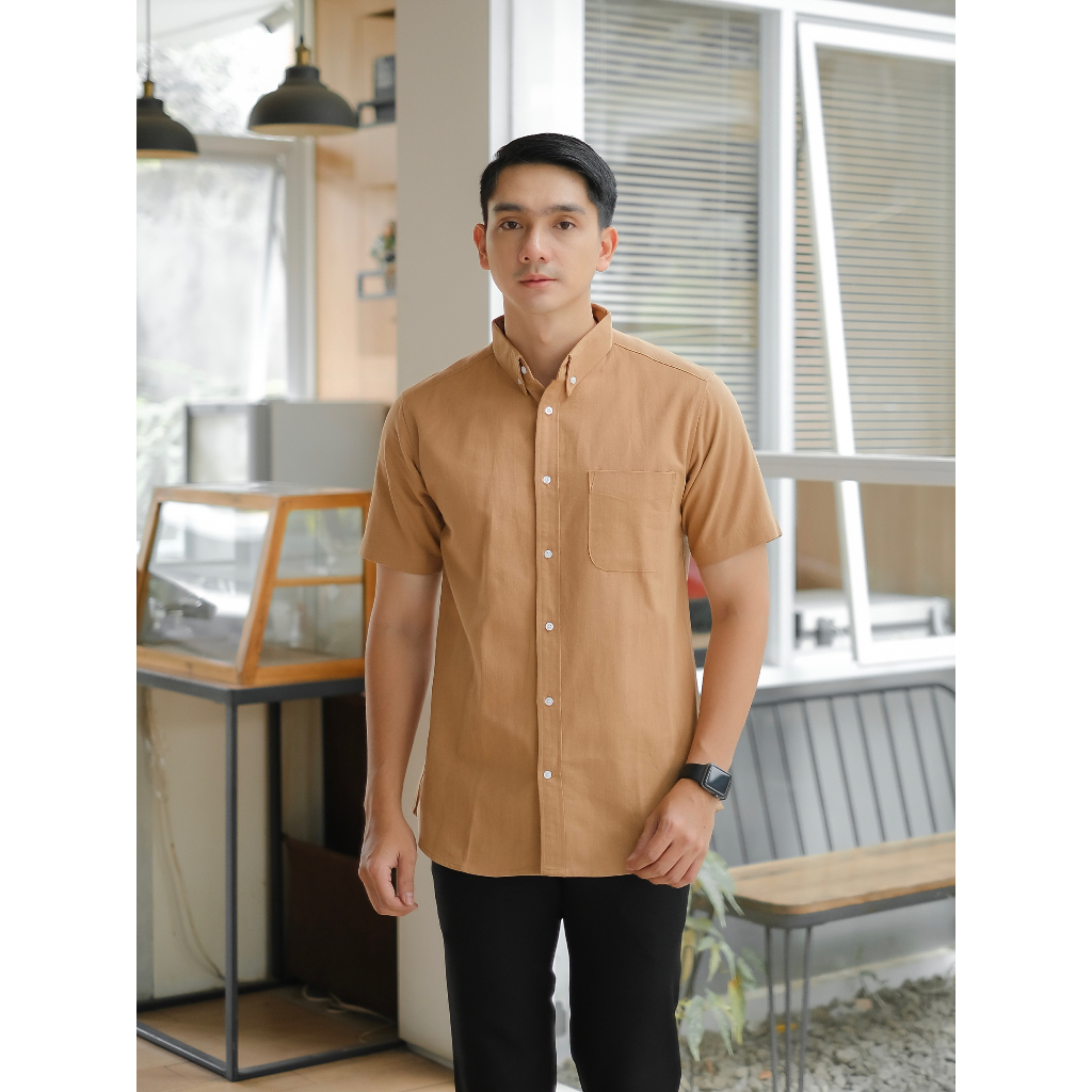 Kemeja pria basic polos lengan pendek