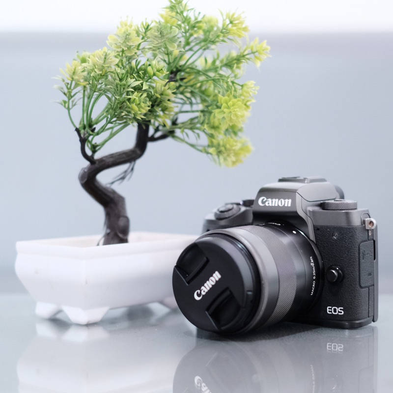 Mirrorless Canon M5 + 15-45mm second bergaransi