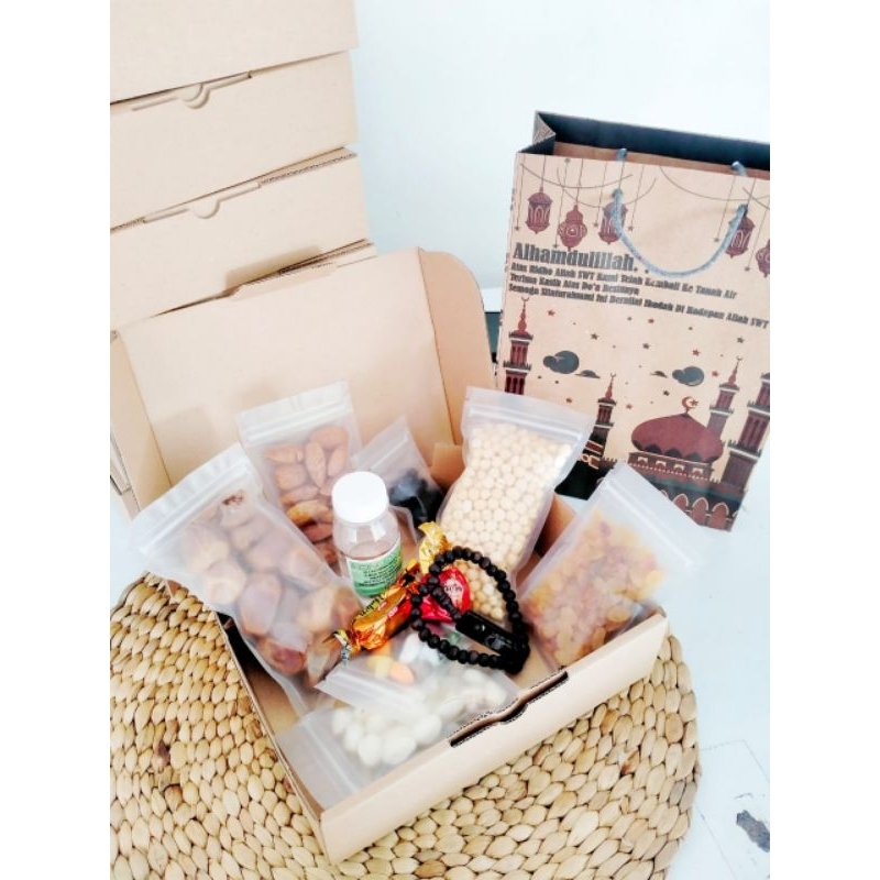 

Oleh oleh Haji/Umroh premium Paket Hampers 50.000/bok