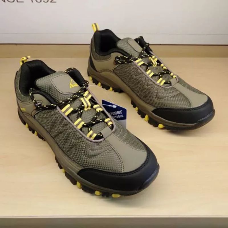 bata power sepatu casual pria