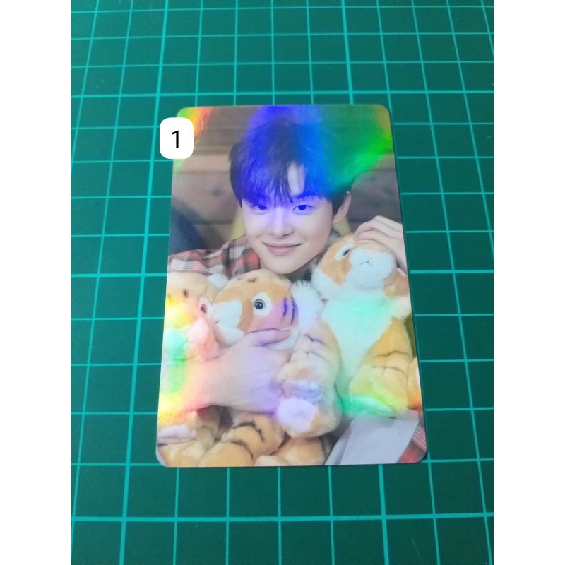 PC PHOTOCARD TREASURE WINTER CAMP,INSTAX LIPS,2ND ANNIV MAGAZINE,T WORLD,HELLO MD,TEUDAY