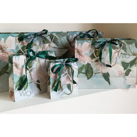 

MURAH MERIAHHH DISINII!!! HARGA TERJANGKAUU PROMOO!!! Green Flower Paper Bag With Double Ribbon Termasuk Dua Pita| Kado Kantong Kertas Bingkisan Hadiah - tas - bag - ulang tahun - happy birthday - kejutan - hampers - cantik - sweet - lila jaya magelang