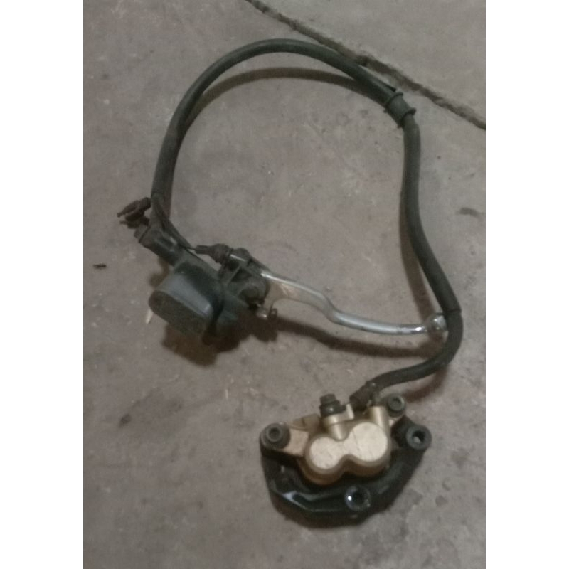 Ready master kaliper rem depan F1ZR  bekas copotan motor masih lumayan bagus
