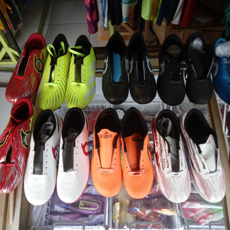 SEPATU SEPAKBOLA FUTSAL | UKURAN ANAK ANAK 33-37 | TERSEDIA BERBAGAI WARNA DAN MOTIF | NYAMAN DAN MURAH | SEPATU OLAHRAGA OUTDOOR INDOOR | TERBARU TERLARIS TERBAIK TERMURAH GRATIS ONGKIR