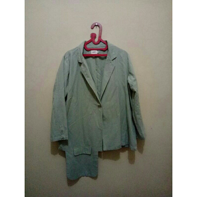 Blazer wanita preloved / blazer wanita preloved branded.