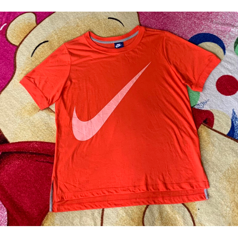 t shirt nike big swoosh