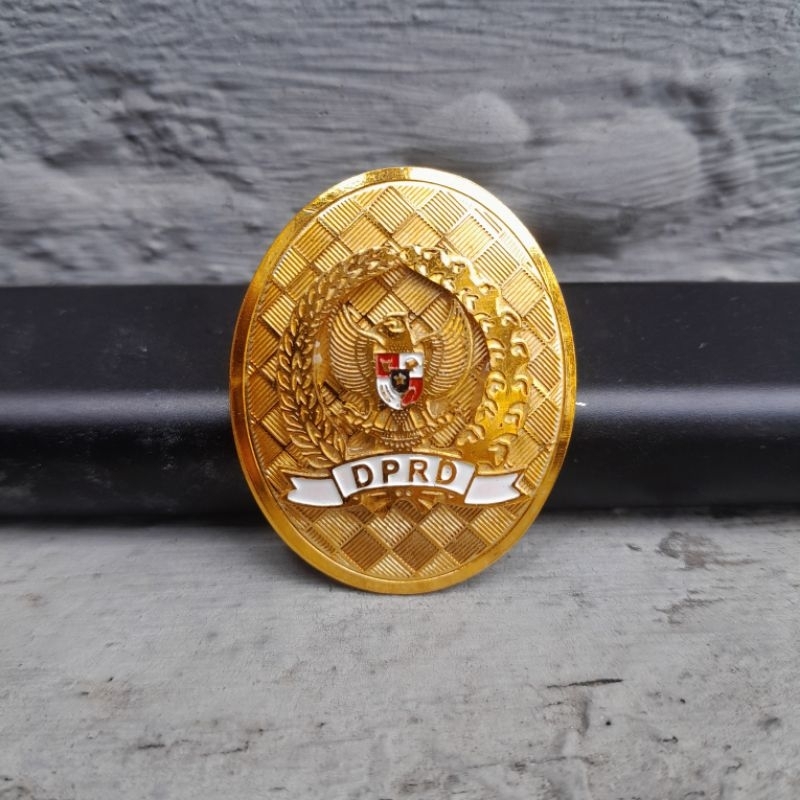 PIN DPRD LOGAM MAGNET PIN DPRD ETCHING SEPUH EMAS