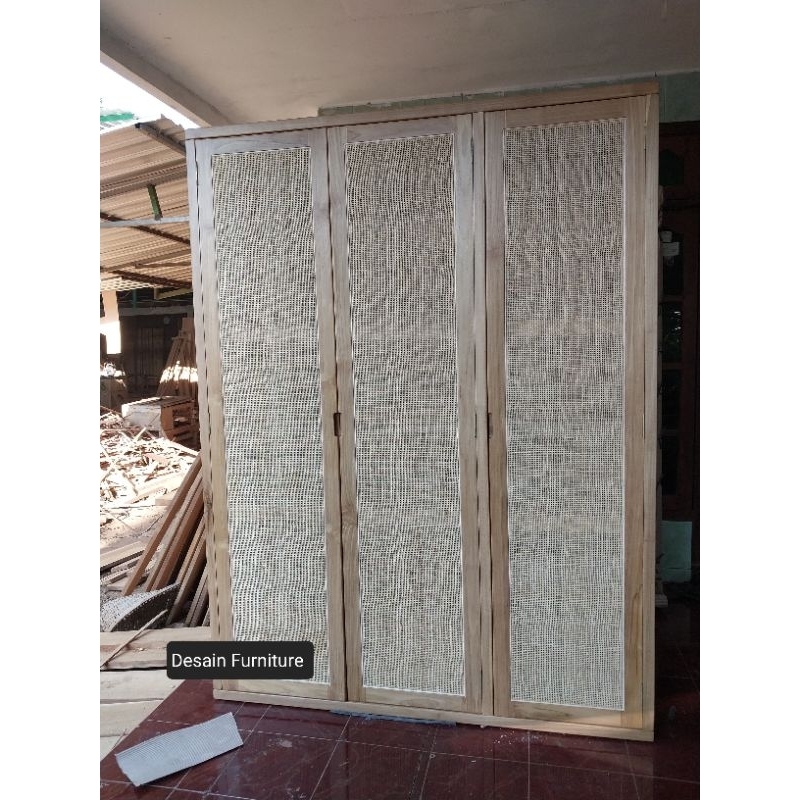 Desain Furniture Almari 3 Pintu