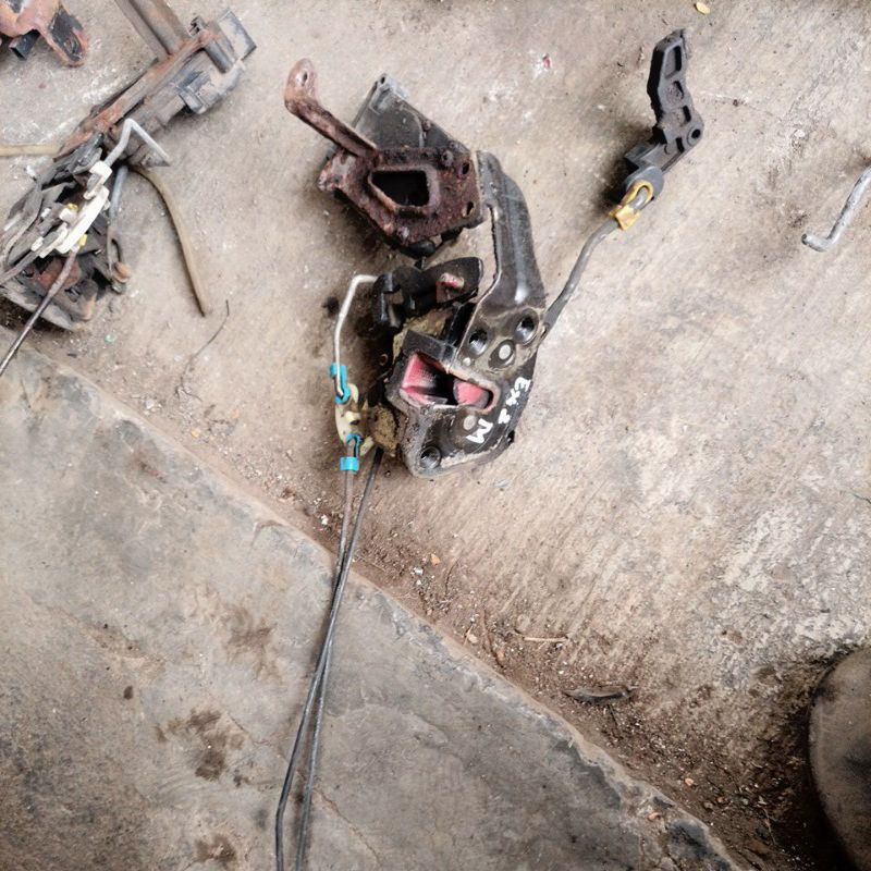 doorlock kiri belakang hyundai excel 2/Verna/avega