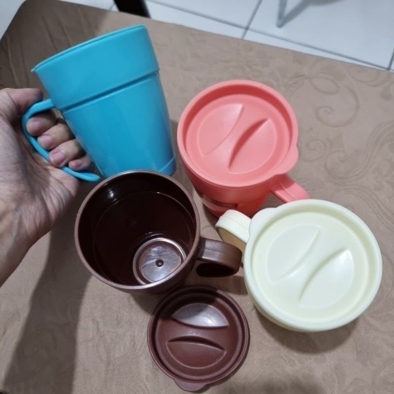 cangkir minum / cangkir kopi dengan tutup