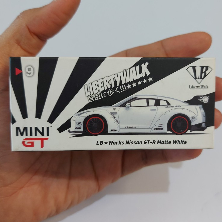 MINI GT LBWK Nissan GTR matte white