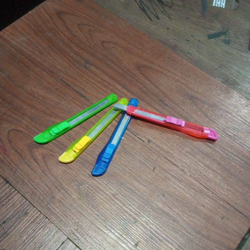 

cutter kecil murah 1 losin