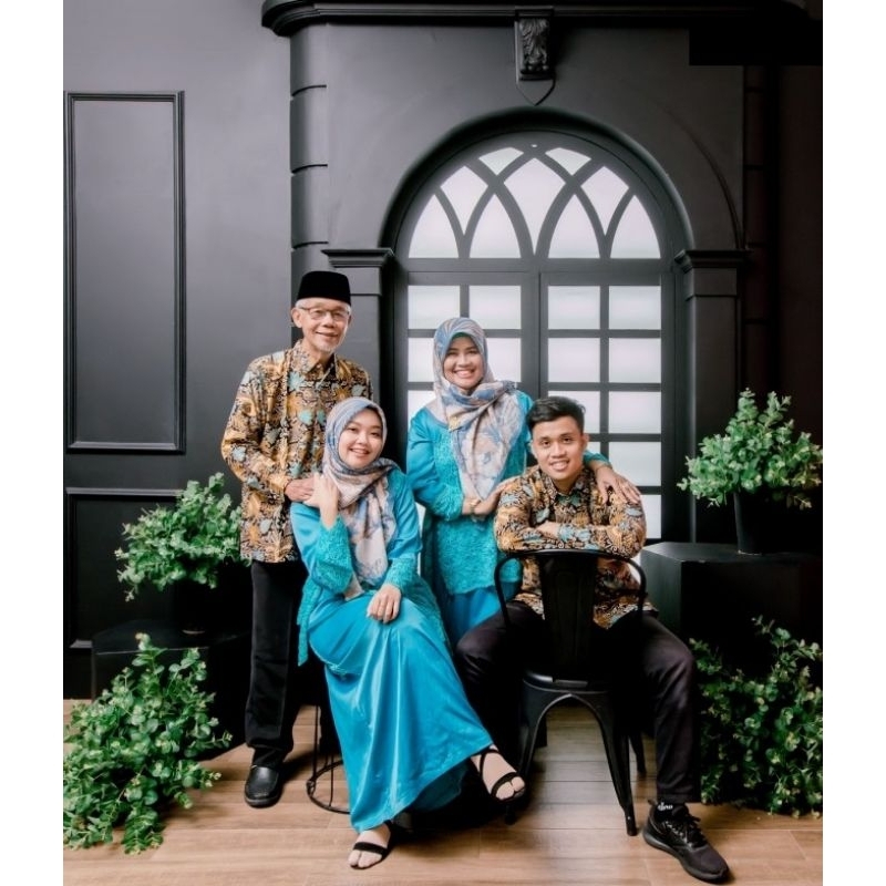 BACKGROUND PHOTO JENDELA/PILAR KANVAS