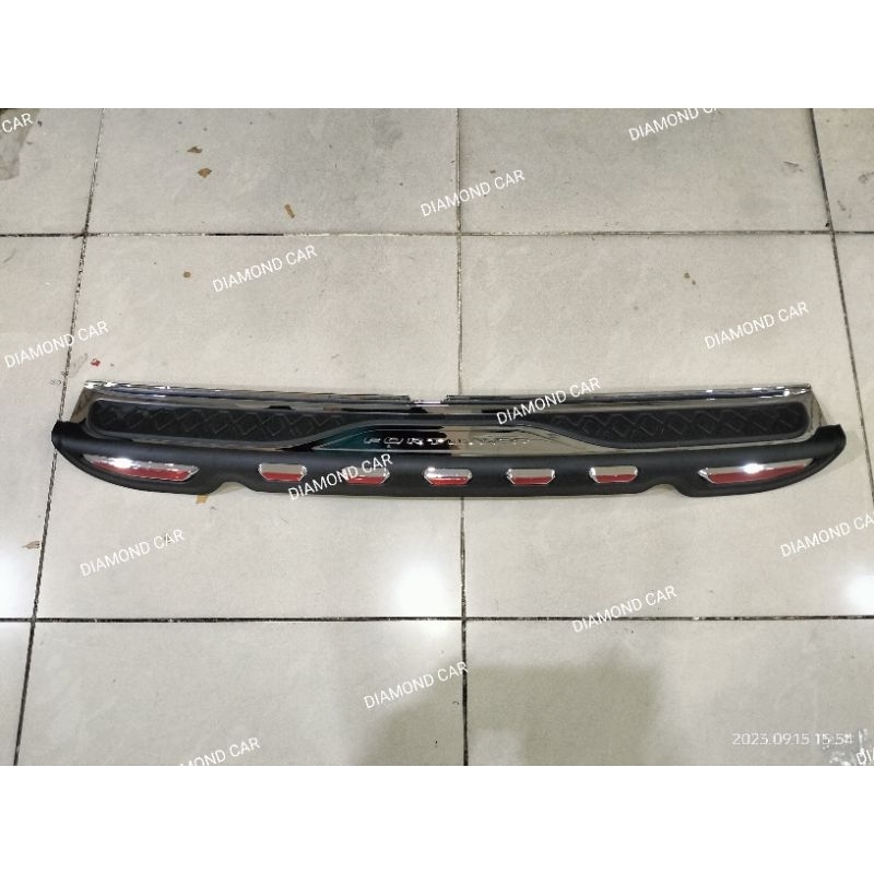 Sillplate belakang + reflektor Toyota Fortuner 2005-2011