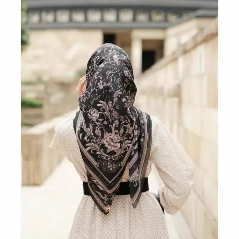 Preloved Tujedul Scarf Vanilla Hijab