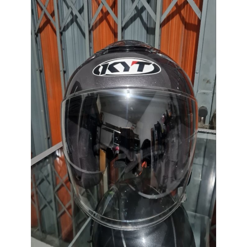 Helm KYT Kyoto bekas pakai