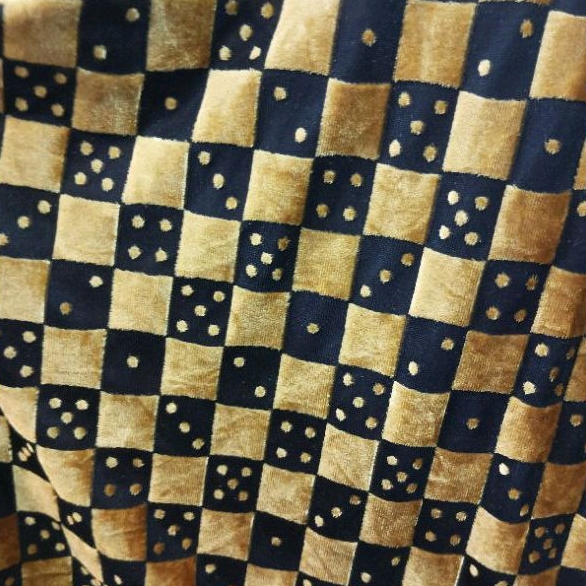 BAHAN KAIN ANTIK BELUDRU MOTIF KOTAK CATUR DADU