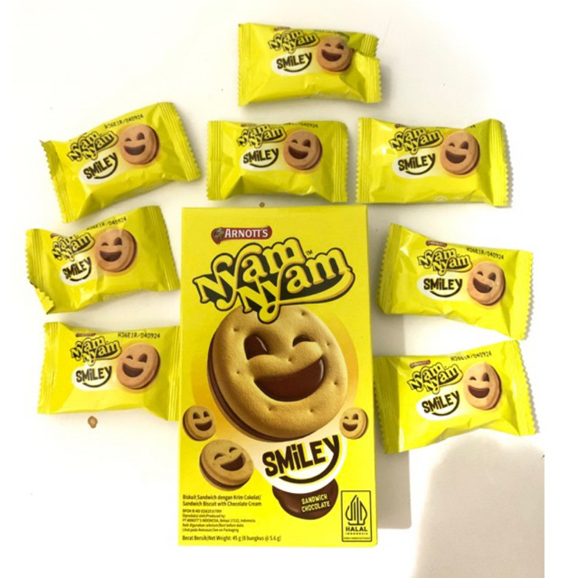 

Nyam Nyam Smiley Sandwich Chocolate isi 8pcs / Cemilan Biskuit Sandwich Coklat nyamnyam smiley