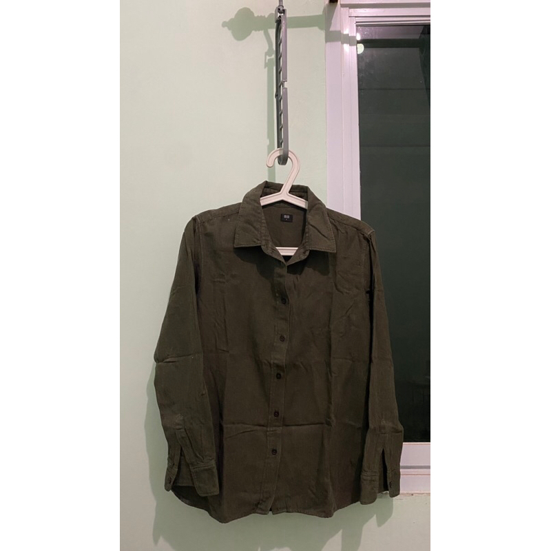 Uniqlo shirt army